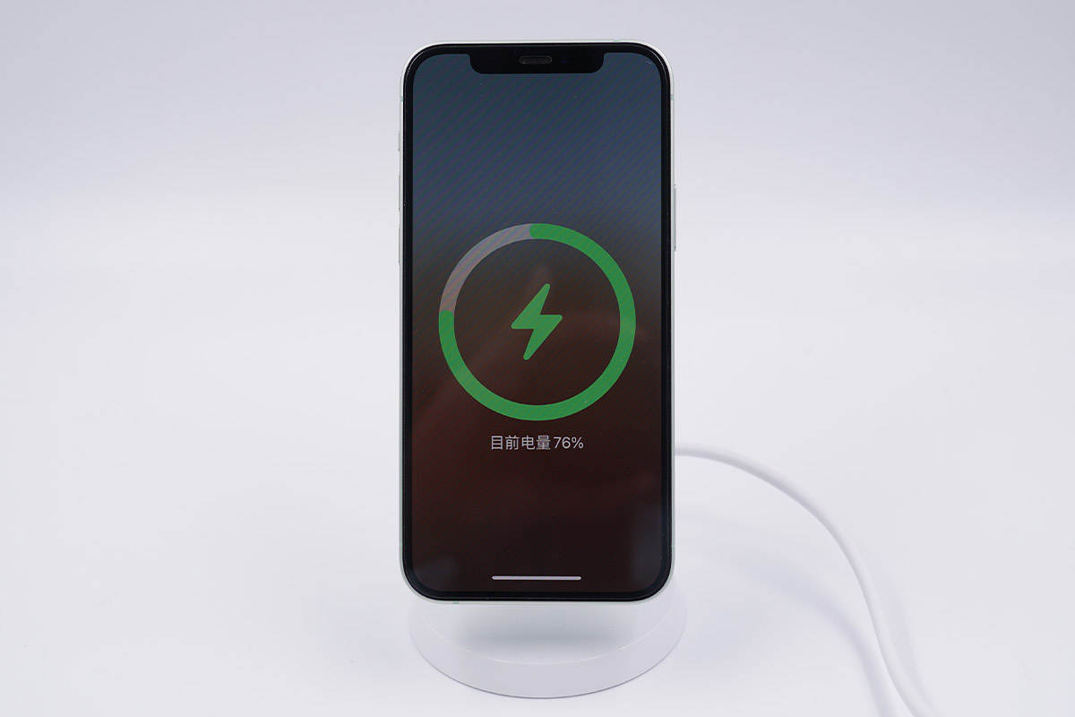 蘋果官方合作品牌,貝爾金磁吸無(wú)線充電器拆解_進(jìn)行
