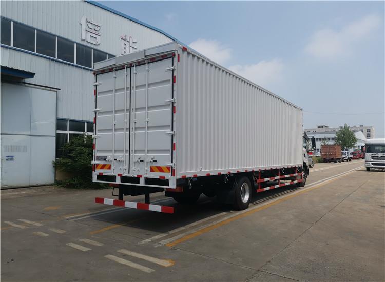 塑料紙箱貨運(yùn)優(yōu)勢(shì)與車型選擇指南 7.7米與9.8米展翼車對(duì)比